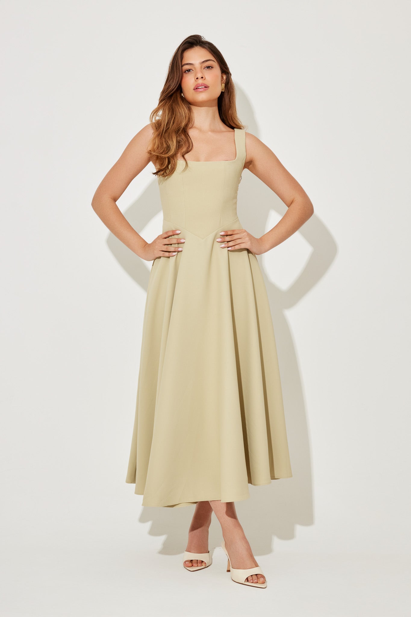 Amelia | Timeless Flowy Midi Dress